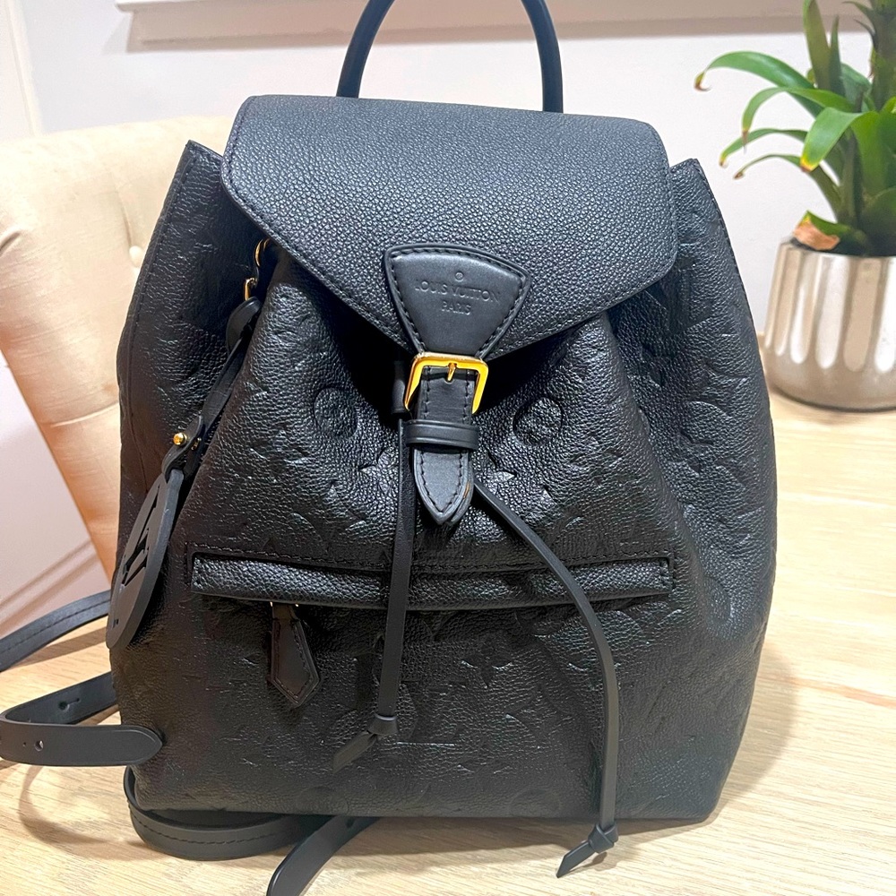 Perfect condition Montsouris Louis Vuitton backpack!